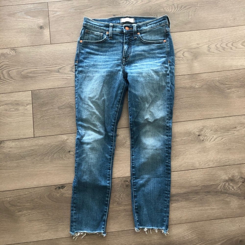 Madewell. 9” Skinny Crop Jeans. Destructed Hem. - Picture 2 of 4